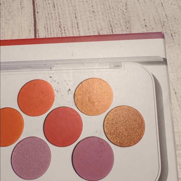 NWT Eyeshadow Bundle of 4 - Picture 16 of 16